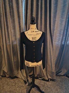 G by Guess Black Ribbed Button-Front Long Sleeve Top